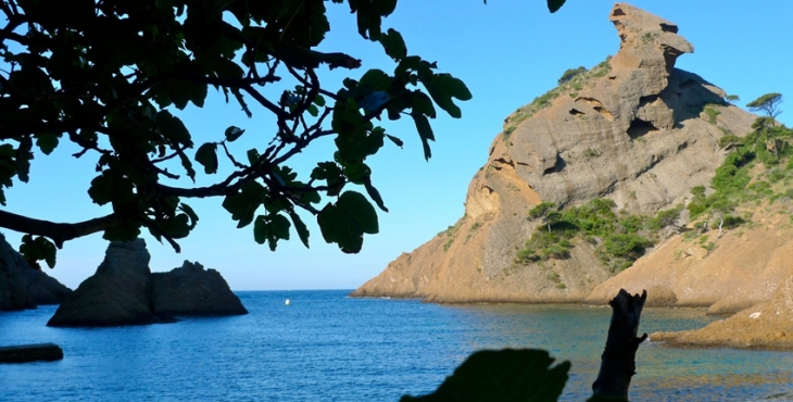 Hôtel-restaurant niché dans la calanque de Figuerolles