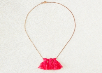 DIY collier à pompons