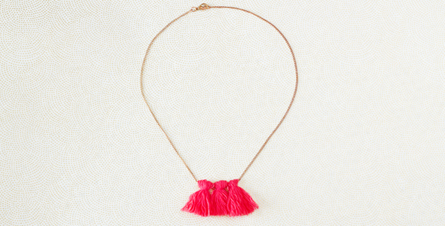 DIY collier à pompons